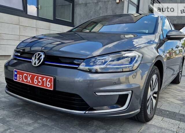 Серый Фольксваген e-Golf, объемом двигателя 0 л и пробегом 53 тыс. км за 15500 $, фото 60 на Automoto.ua