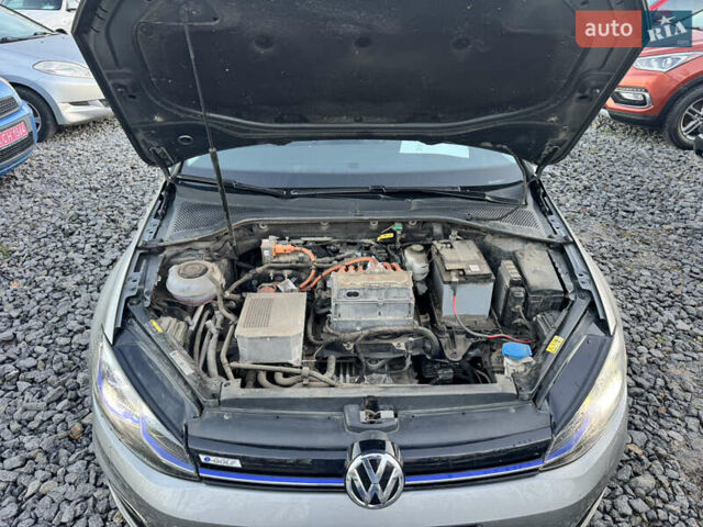 Серый Фольксваген e-Golf, объемом двигателя 0 л и пробегом 90 тыс. км за 14500 $, фото 12 на Automoto.ua