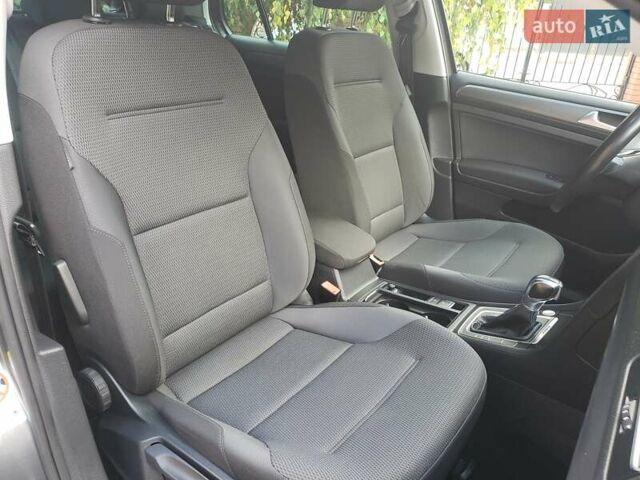 Серый Фольксваген e-Golf, объемом двигателя 0 л и пробегом 65 тыс. км за 13950 $, фото 49 на Automoto.ua