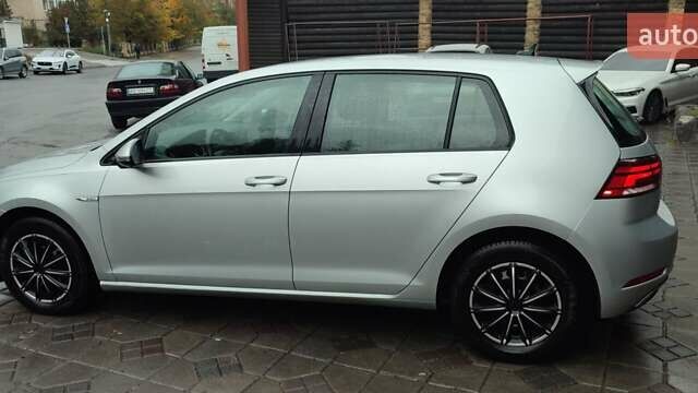 Серый Фольксваген e-Golf, объемом двигателя 0 л и пробегом 145 тыс. км за 12700 $, фото 16 на Automoto.ua