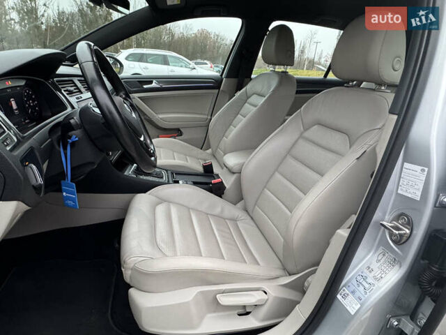 Серый Фольксваген e-Golf, объемом двигателя 0 л и пробегом 91 тыс. км за 15099 $, фото 46 на Automoto.ua