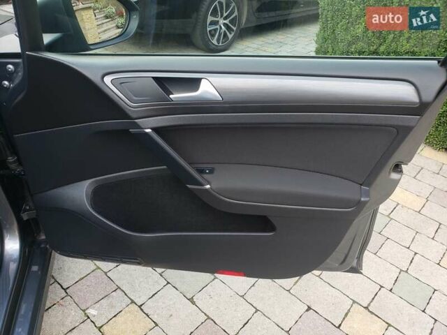 Серый Фольксваген e-Golf, объемом двигателя 0 л и пробегом 65 тыс. км за 13950 $, фото 46 на Automoto.ua