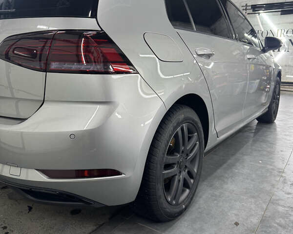 Серый Фольксваген e-Golf, объемом двигателя 0 л и пробегом 87 тыс. км за 14999 $, фото 7 на Automoto.ua