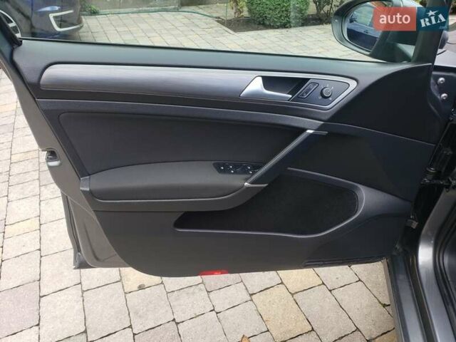 Серый Фольксваген e-Golf, объемом двигателя 0 л и пробегом 65 тыс. км за 13950 $, фото 41 на Automoto.ua