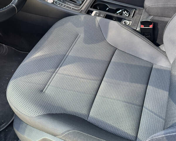 Серый Фольксваген e-Golf, объемом двигателя 0 л и пробегом 196 тыс. км за 14000 $, фото 13 на Automoto.ua