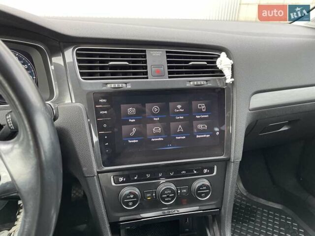 Серый Фольксваген e-Golf, объемом двигателя 0 л и пробегом 84 тыс. км за 15600 $, фото 47 на Automoto.ua