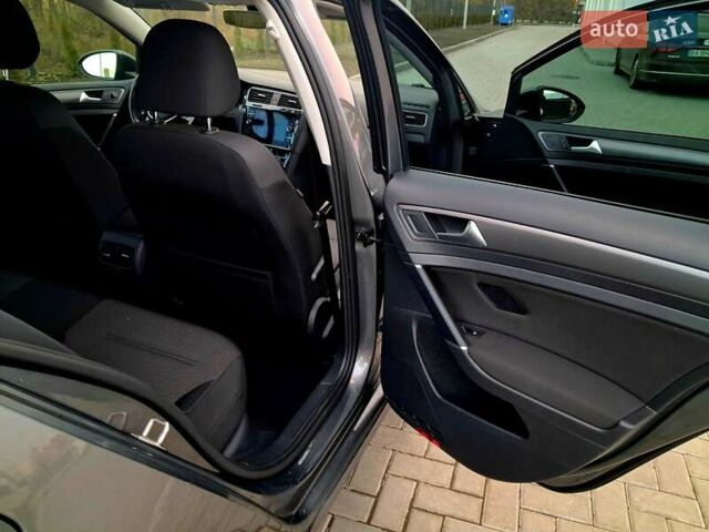 Сірий Фольксваген e-Golf, об'ємом двигуна 0 л та пробігом 97 тис. км за 12800 $, фото 13 на Automoto.ua