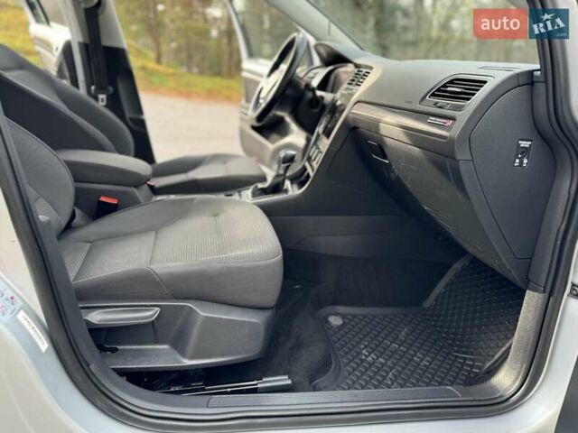 Серый Фольксваген e-Golf, объемом двигателя 0 л и пробегом 100 тыс. км за 12300 $, фото 40 на Automoto.ua