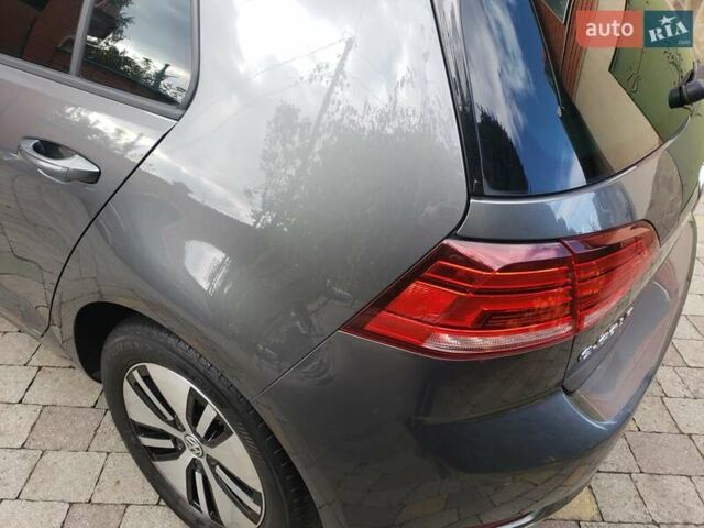 Серый Фольксваген e-Golf, объемом двигателя 0 л и пробегом 65 тыс. км за 13950 $, фото 12 на Automoto.ua