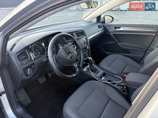 Серый Фольксваген e-Golf, объемом двигателя 0 л и пробегом 152 тыс. км за 12499 $, фото 8 на Automoto.ua
