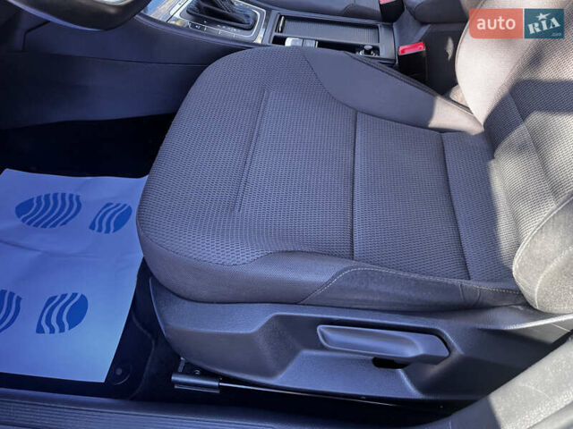 Серый Фольксваген e-Golf, объемом двигателя 0 л и пробегом 127 тыс. км за 11950 $, фото 52 на Automoto.ua