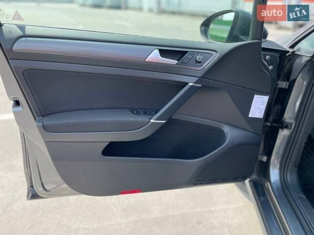 Серый Фольксваген e-Golf, объемом двигателя 0 л и пробегом 123 тыс. км за 12900 $, фото 14 на Automoto.ua
