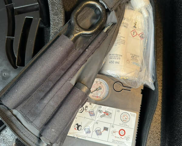 Серый Фольксваген e-Golf, объемом двигателя 0 л и пробегом 91 тыс. км за 15099 $, фото 116 на Automoto.ua