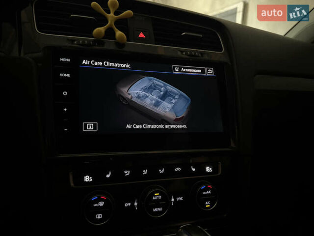 Серый Фольксваген e-Golf, объемом двигателя 0 л и пробегом 72 тыс. км за 13500 $, фото 28 на Automoto.ua