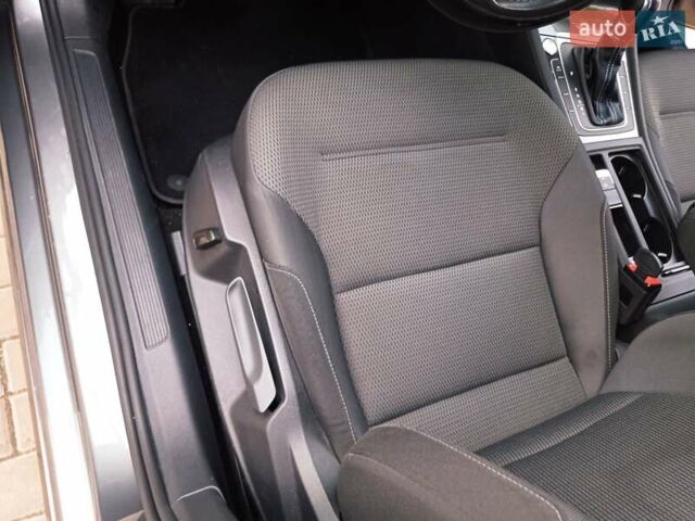 Серый Фольксваген e-Golf, объемом двигателя 0 л и пробегом 96 тыс. км за 11900 $, фото 13 на Automoto.ua