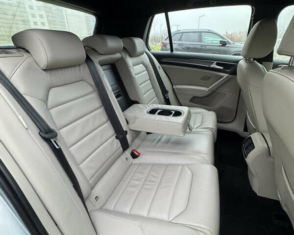 Серый Фольксваген e-Golf, объемом двигателя 0 л и пробегом 91 тыс. км за 15099 $, фото 94 на Automoto.ua