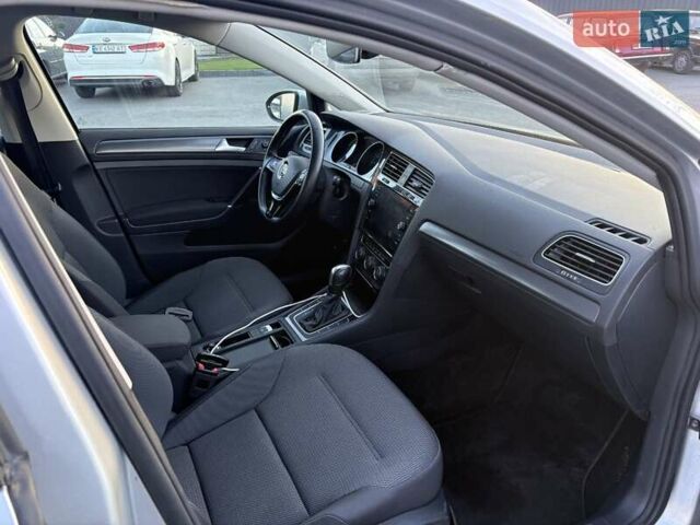 Серый Фольксваген e-Golf, объемом двигателя 0 л и пробегом 152 тыс. км за 12499 $, фото 9 на Automoto.ua