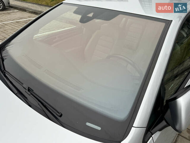 Серый Фольксваген e-Golf, объемом двигателя 0 л и пробегом 91 тыс. км за 15099 $, фото 37 на Automoto.ua