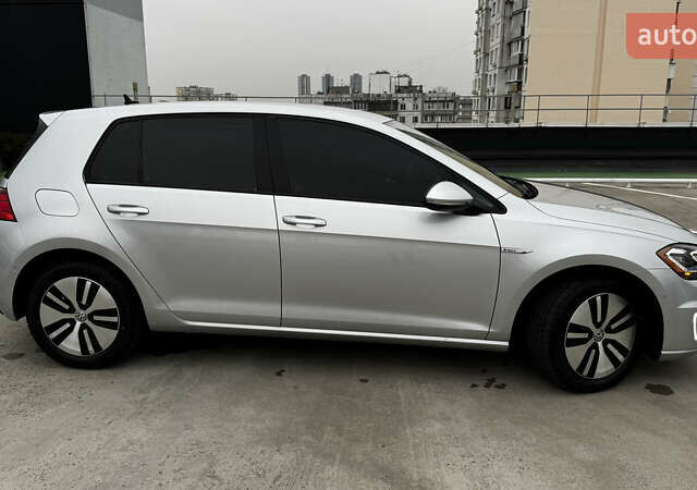 Серый Фольксваген e-Golf, объемом двигателя 0 л и пробегом 42 тыс. км за 14700 $, фото 2 на Automoto.ua