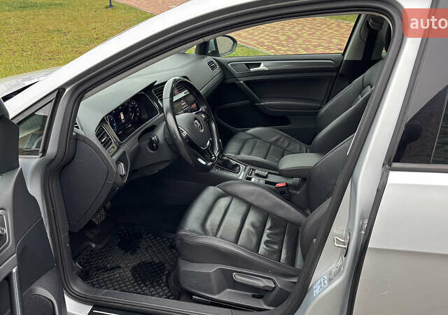 Серый Фольксваген e-Golf, объемом двигателя 0 л и пробегом 127 тыс. км за 14200 $, фото 15 на Automoto.ua