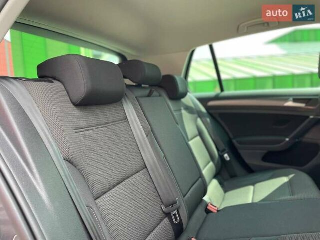 Серый Фольксваген e-Golf, объемом двигателя 0 л и пробегом 123 тыс. км за 12900 $, фото 30 на Automoto.ua