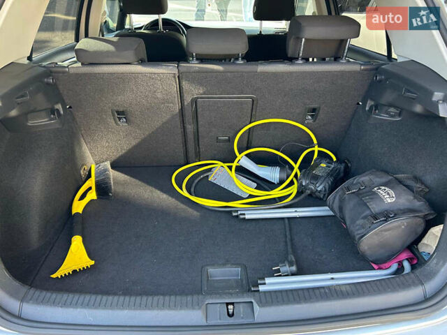 Серый Фольксваген e-Golf, объемом двигателя 0 л и пробегом 62 тыс. км за 15300 $, фото 4 на Automoto.ua