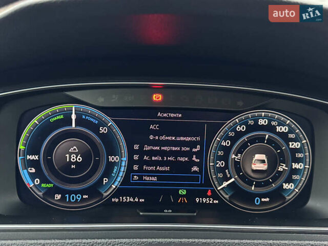 Серый Фольксваген e-Golf, объемом двигателя 0 л и пробегом 91 тыс. км за 15099 $, фото 61 на Automoto.ua