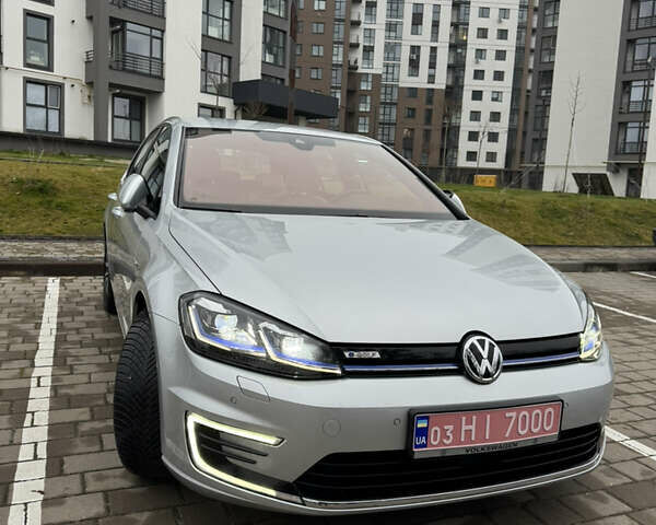 Серый Фольксваген e-Golf, объемом двигателя 0 л и пробегом 91 тыс. км за 15099 $, фото 25 на Automoto.ua