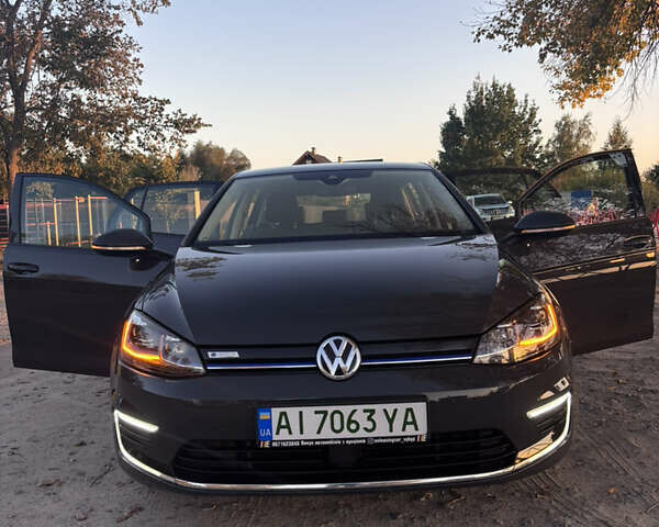 Серый Фольксваген e-Golf, объемом двигателя 0 л и пробегом 93 тыс. км за 15000 $, фото 9 на Automoto.ua