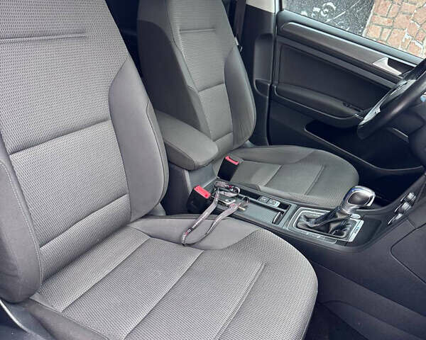 Серый Фольксваген e-Golf, объемом двигателя 0 л и пробегом 59 тыс. км за 13300 $, фото 9 на Automoto.ua