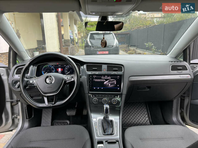 Серый Фольксваген e-Golf, объемом двигателя 0 л и пробегом 104 тыс. км за 13900 $, фото 8 на Automoto.ua