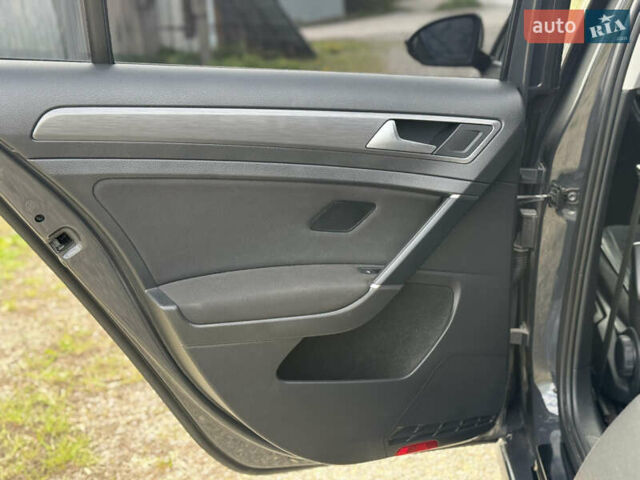 Серый Фольксваген e-Golf, объемом двигателя 0 л и пробегом 79 тыс. км за 12500 $, фото 20 на Automoto.ua