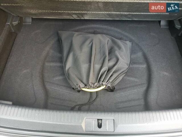 Серый Фольксваген e-Golf, объемом двигателя 0 л и пробегом 65 тыс. км за 13950 $, фото 73 на Automoto.ua