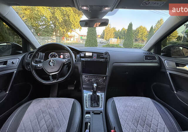 Серый Фольксваген e-Golf, объемом двигателя 0 л и пробегом 96 тыс. км за 15300 $, фото 24 на Automoto.ua