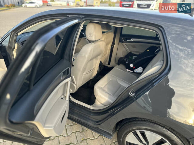 Серый Фольксваген e-Golf, объемом двигателя 0 л и пробегом 72 тыс. км за 14700 $, фото 9 на Automoto.ua