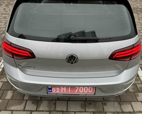 Серый Фольксваген e-Golf, объемом двигателя 0 л и пробегом 91 тыс. км за 15099 $, фото 17 на Automoto.ua