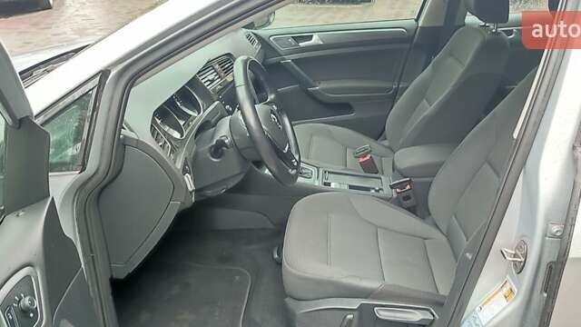 Серый Фольксваген e-Golf, объемом двигателя 0 л и пробегом 145 тыс. км за 12700 $, фото 8 на Automoto.ua