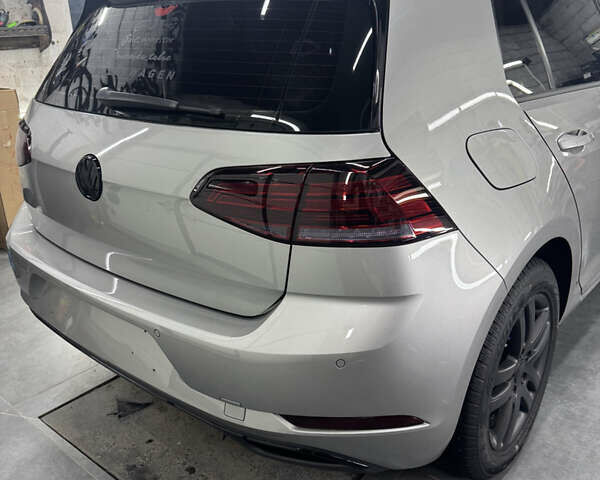 Серый Фольксваген e-Golf, объемом двигателя 0 л и пробегом 87 тыс. км за 14999 $, фото 8 на Automoto.ua