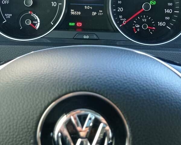 Серый Фольксваген e-Golf, объемом двигателя 0 л и пробегом 96 тыс. км за 11900 $, фото 21 на Automoto.ua