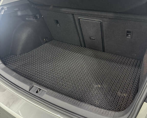 Серый Фольксваген e-Golf, объемом двигателя 0 л и пробегом 87 тыс. км за 14999 $, фото 14 на Automoto.ua