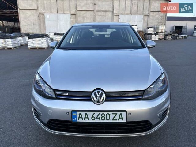 Серый Фольксваген e-Golf, объемом двигателя 0 л и пробегом 152 тыс. км за 12499 $, фото 6 на Automoto.ua