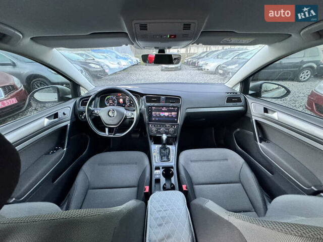 Серый Фольксваген e-Golf, объемом двигателя 0 л и пробегом 90 тыс. км за 14500 $, фото 9 на Automoto.ua