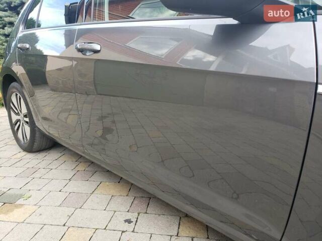 Серый Фольксваген e-Golf, объемом двигателя 0 л и пробегом 65 тыс. км за 13950 $, фото 29 на Automoto.ua