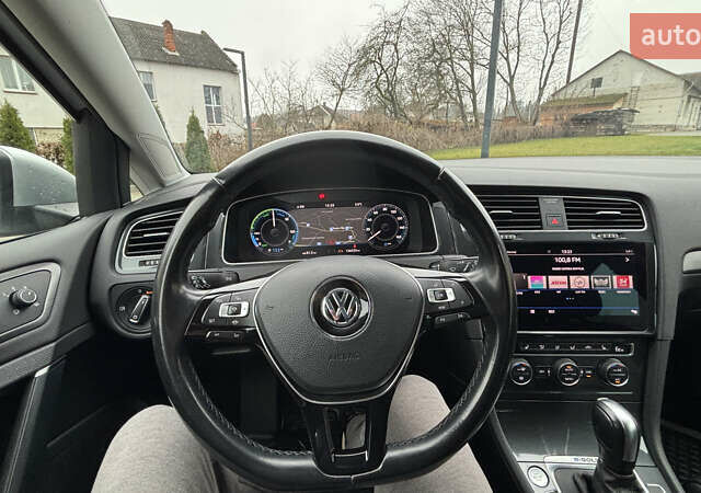 Серый Фольксваген e-Golf, объемом двигателя 0 л и пробегом 127 тыс. км за 14200 $, фото 14 на Automoto.ua