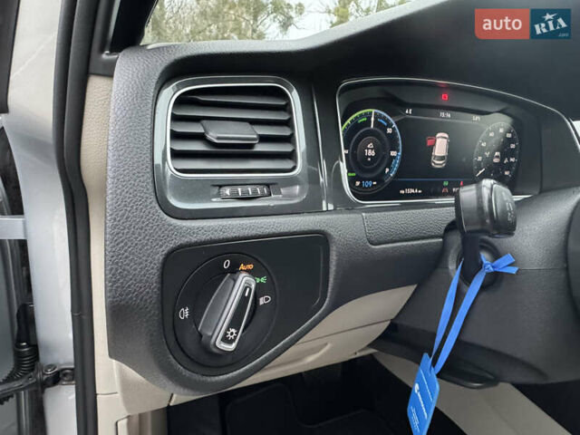 Серый Фольксваген e-Golf, объемом двигателя 0 л и пробегом 91 тыс. км за 15099 $, фото 53 на Automoto.ua
