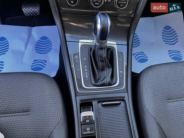 Серый Фольксваген e-Golf, объемом двигателя 0 л и пробегом 127 тыс. км за 11950 $, фото 42 на Automoto.ua