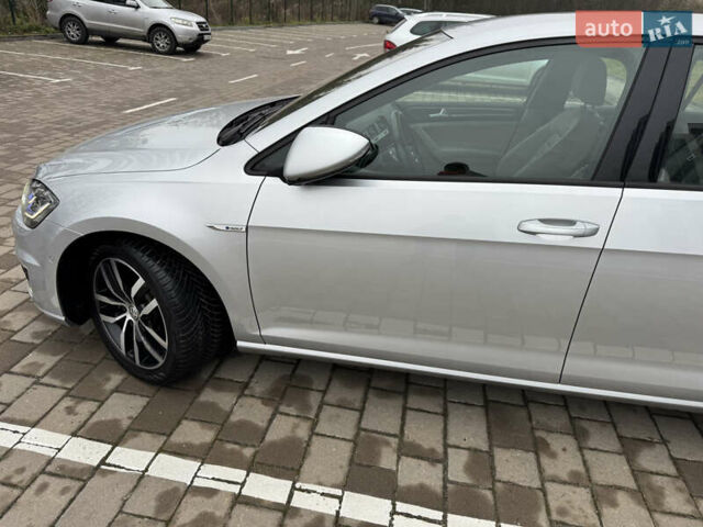 Серый Фольксваген e-Golf, объемом двигателя 0 л и пробегом 91 тыс. км за 15099 $, фото 10 на Automoto.ua