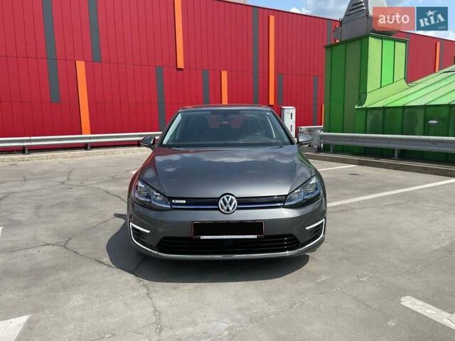 Серый Фольксваген e-Golf, объемом двигателя 0 л и пробегом 123 тыс. км за 12900 $, фото 1 на Automoto.ua