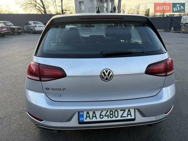 Серый Фольксваген e-Golf, объемом двигателя 0 л и пробегом 152 тыс. км за 12499 $, фото 5 на Automoto.ua