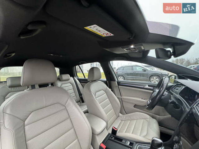 Серый Фольксваген e-Golf, объемом двигателя 0 л и пробегом 91 тыс. км за 15099 $, фото 103 на Automoto.ua